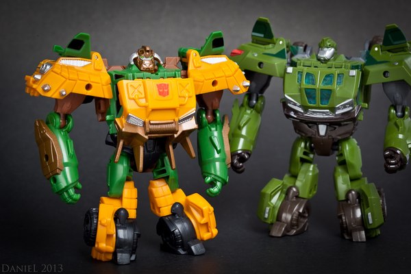 Beast Hunters Bulkhead Cyberverse Commander Transformers Prime Out Of Package Image (11c) (4 of 9)